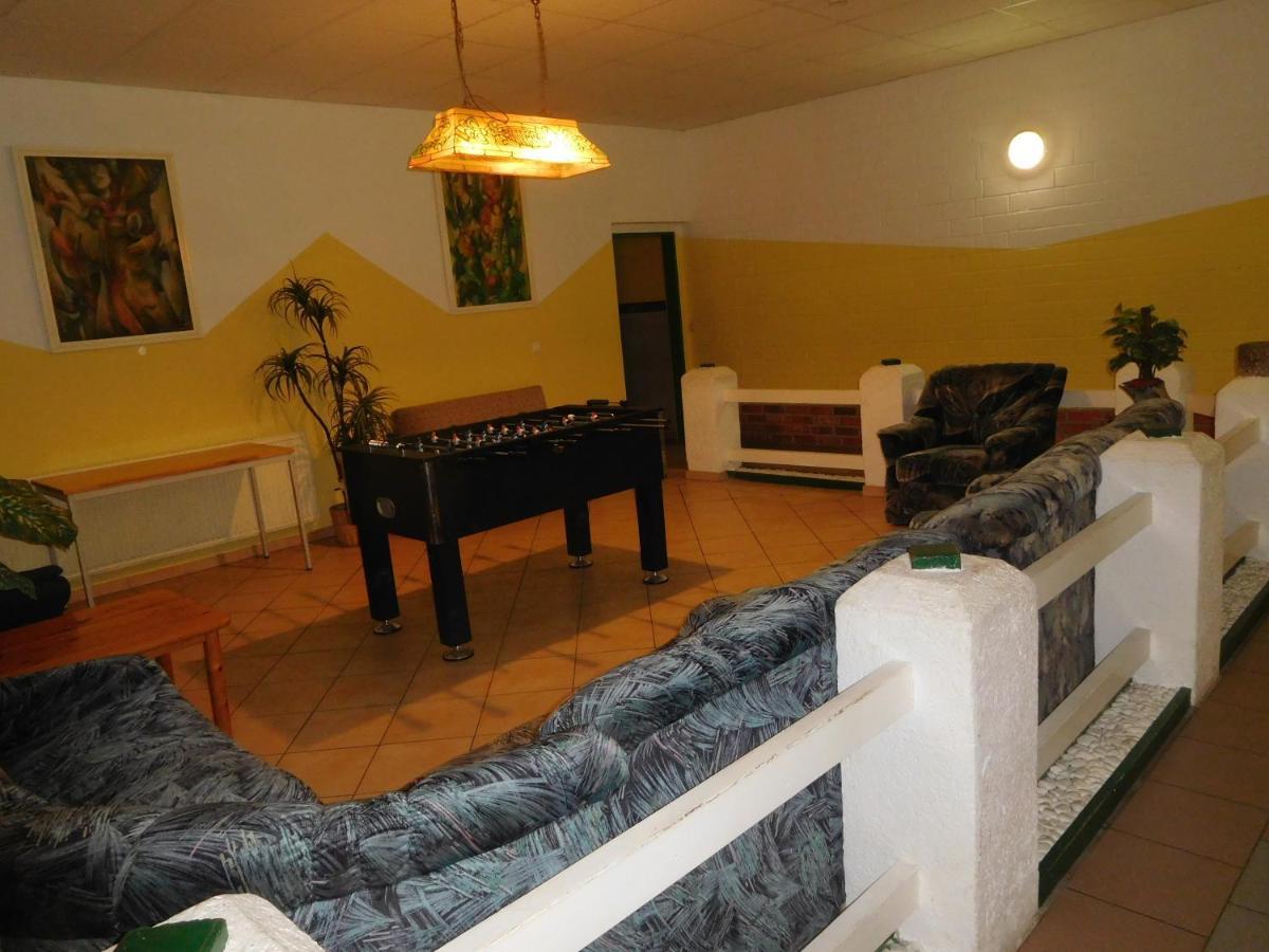 Hostel Waldhaus Am Ferienpark Mirow -Zimmer Du Wc Экстерьер фото
